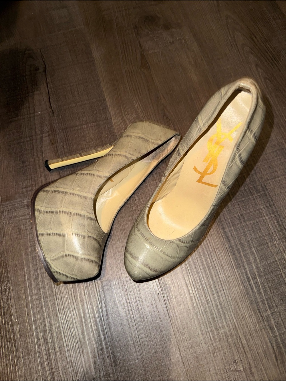 Saint Laurent Croc-Embossed Olive Leather Pumps - Picture 2 of 4